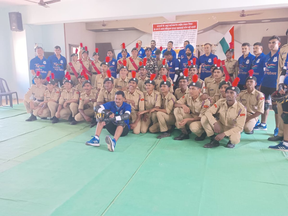 TKhamgaon's tweet photo. Cdts of Khamgaon welcomed a cycling expedition launched by CRPF to commrorate 75 yrs of Independence. The expedition is on its way from Gadchiroli to Kevadiya, Gujrat with message of Unity in Diversity. https://t.co/uS9cvni3kb