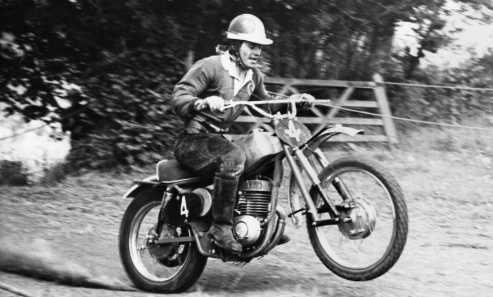 motorcycles_dot's tweet photo. We have received some old photos of a Dot scrambler rider during racings in '63. Thank you Jon for sharing the photos of your father Graham racing. Just a fantastic story! 🏍🚦💯
#heritage #devoidoftrouble #dotmotorcycles #scrambler #motorsport #britishmotorsport #motorcycles https://t.co/DmlGsSOxKu