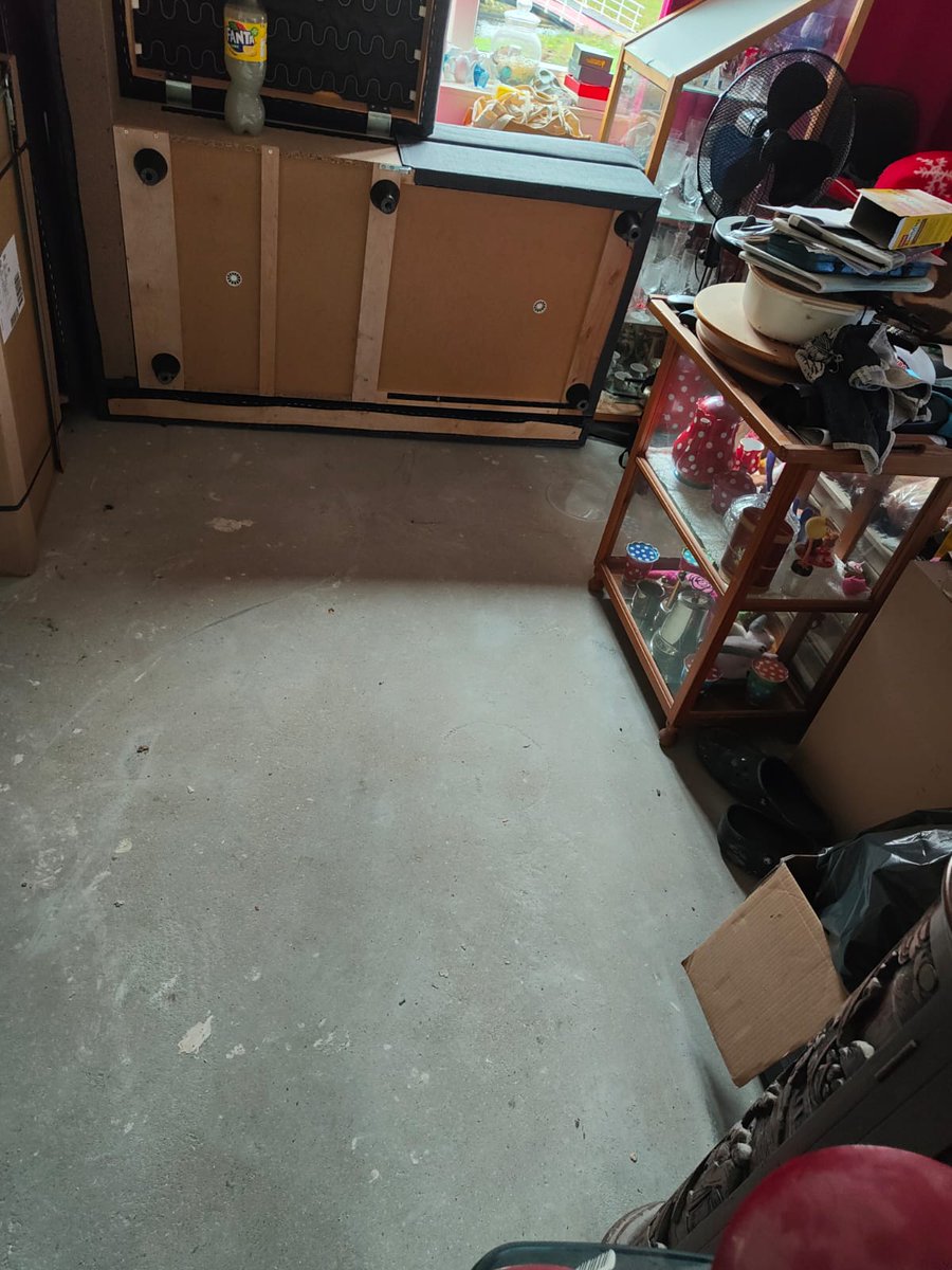 NYKM68's tweet photo. Nu is er weer geen genoeg ruimte om de keuken te plaatsen, die vent lult uit zijn nek. Blijkbaar was alleen "geur" geen reden om niet te plaatsen en moest hij wat anders verzinnen. #keukenkampiOEN https://t.co/PwGLolcK2i https://t.co/4maQzV6hFh