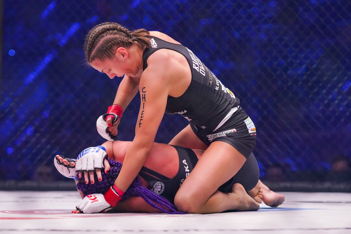 KSW_MMA's tweet photo. Undefeated at the Atlas Arena
🇵🇱 @KOwczarz 🥊🤩
#KSW42: def. Paulina Raszewska
#KSW47: def. Marta Chojnoska
#KSW64: ❓❓ https://t.co/NiUyIzP6vQ