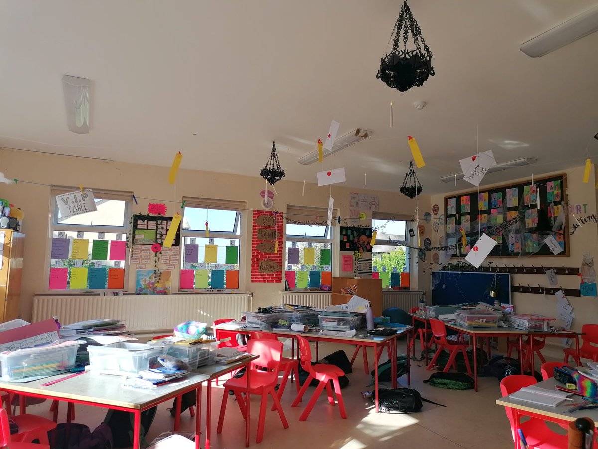 Second class has been transformed to Hogwarts this Halloween.. We are really enjoying our class novel 'Harry Potter and the Philosopher' s Stone'🦇🎃✨🧙‍♂️