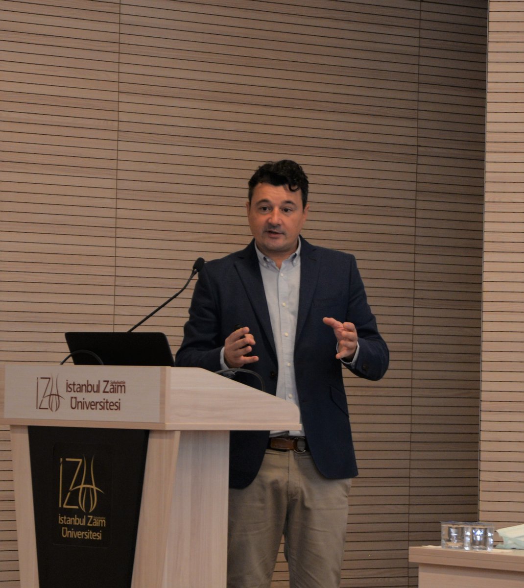 zaimuniv's tweet photo. Prof. Dr. Carlos Thomas'ın konuşmacı olarak katıldığı "Eco-Concrete Reinforced with Fibers" başlıklı seminer Nizamülmülk Salonumuzda gerçekleşti. https://t.co/y1cw6rjPx0