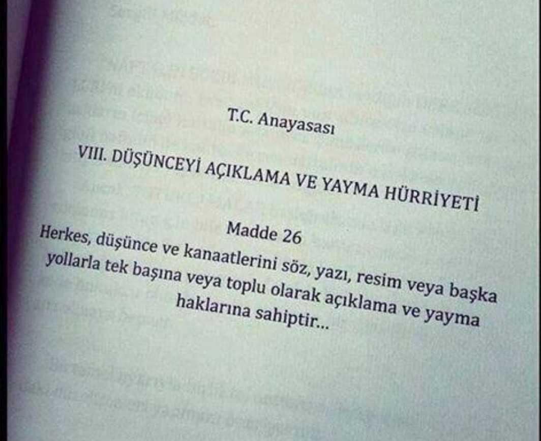 filiz_uyaniker's tweet image. Kimseye hakaret etmiyoruz sadece paylaşıyoruz ve begeni yapıyoruz bu ülkede beğenmek eleştirmek suç oldu....hakkımızı kullanamıyoruz....