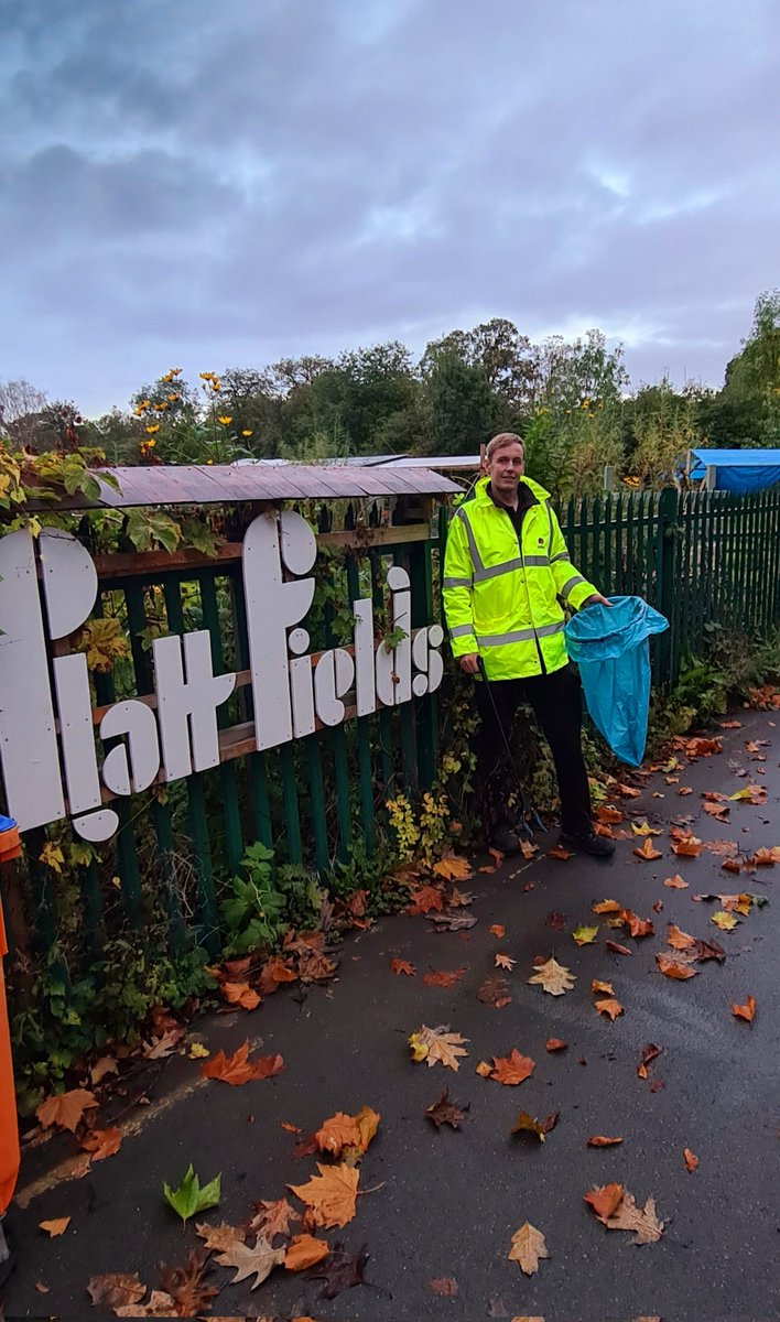 gigingemikey's tweet photo. 2nd run in our #BigLitterPick giving back to the community in our collaborative effort with @mitiefoundation @MitieLandscapes @MitieWaste Had some great compliments from the community. #greenliving #EcoFriendly https://t.co/bMhx9yYwj4