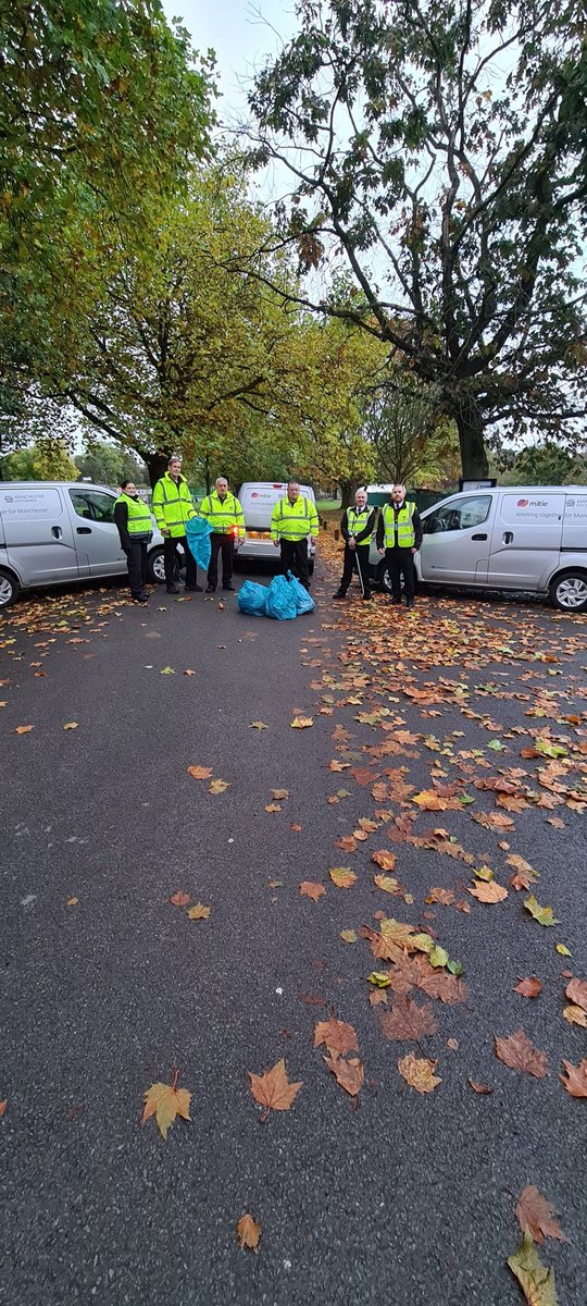 gigingemikey's tweet photo. 2nd run in our #BigLitterPick giving back to the community in our collaborative effort with @mitiefoundation @MitieLandscapes @MitieWaste Had some great compliments from the community. #greenliving #EcoFriendly https://t.co/bMhx9yYwj4