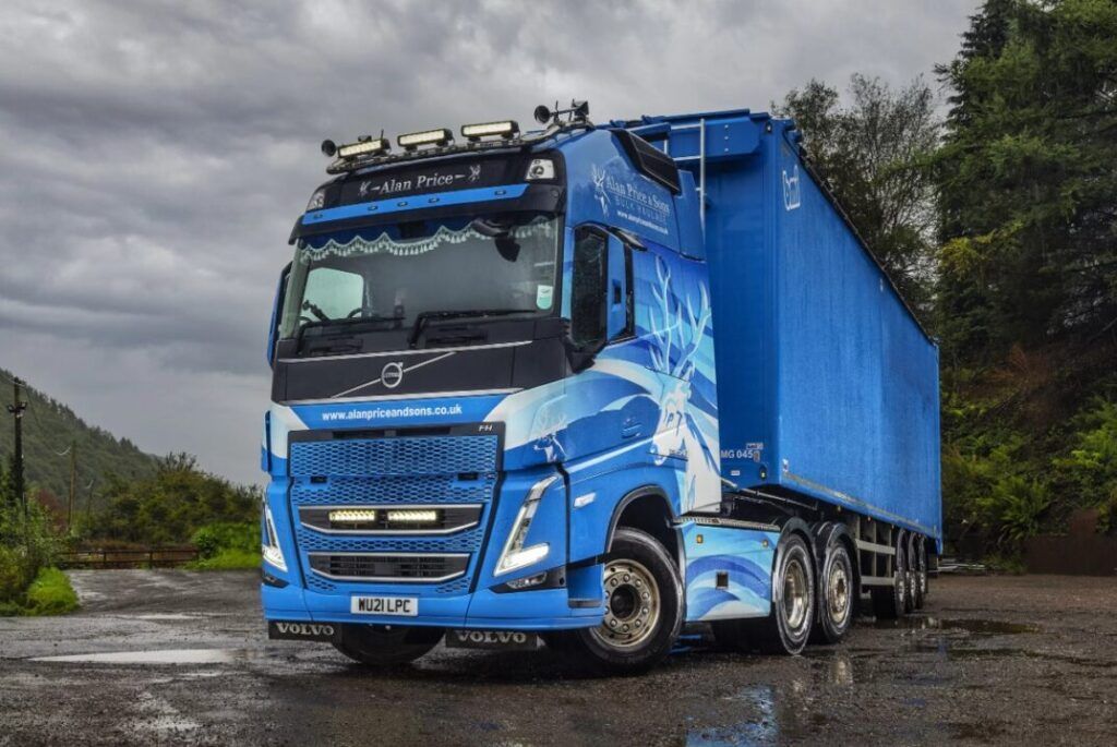 Truckpages NEWS: New <a href="/VolvoTrucksUK/">Volvo Trucks UK</a> FH 540 Dual Clutch Beats a Gold Watch! 
Some kind of recognition is welcome after 40 years of service.  Forget a card and a nice watch in a gift box, long-standing driver, Gary...
Read More...> 
buff.ly/3lRZYeG