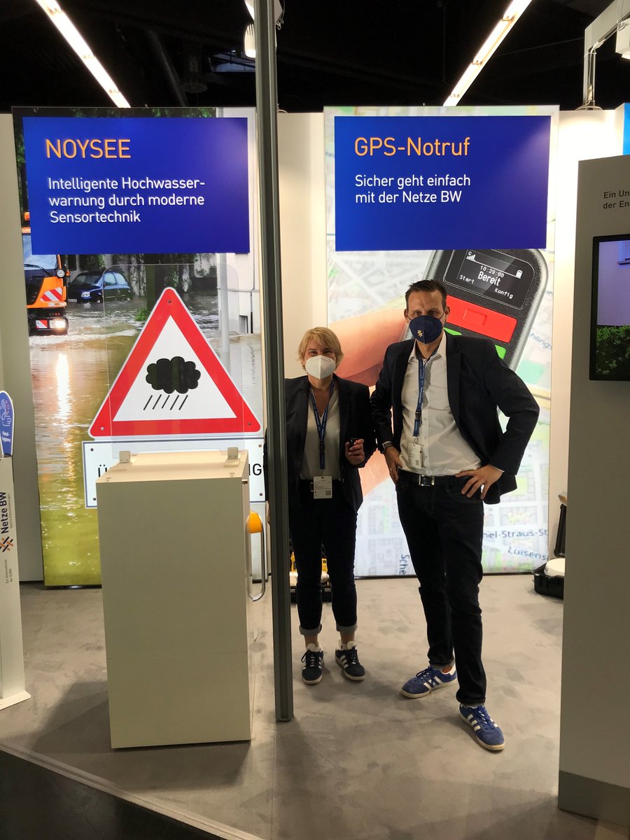NetzeBW's tweet image. Auf der diesjährigen @Kommunale präsentiert die #NetzeBW Sparte Dienstleistungen innovative Produkte für Kommunen – vom Hochwasserwarnsystem NOYSEE über Satelliten-Telefonie für den Krisenfall bis zu Lösungen für Mieterstrom.
Weitere Infos: kommunale.de/de/ausstellerp… #kommunale