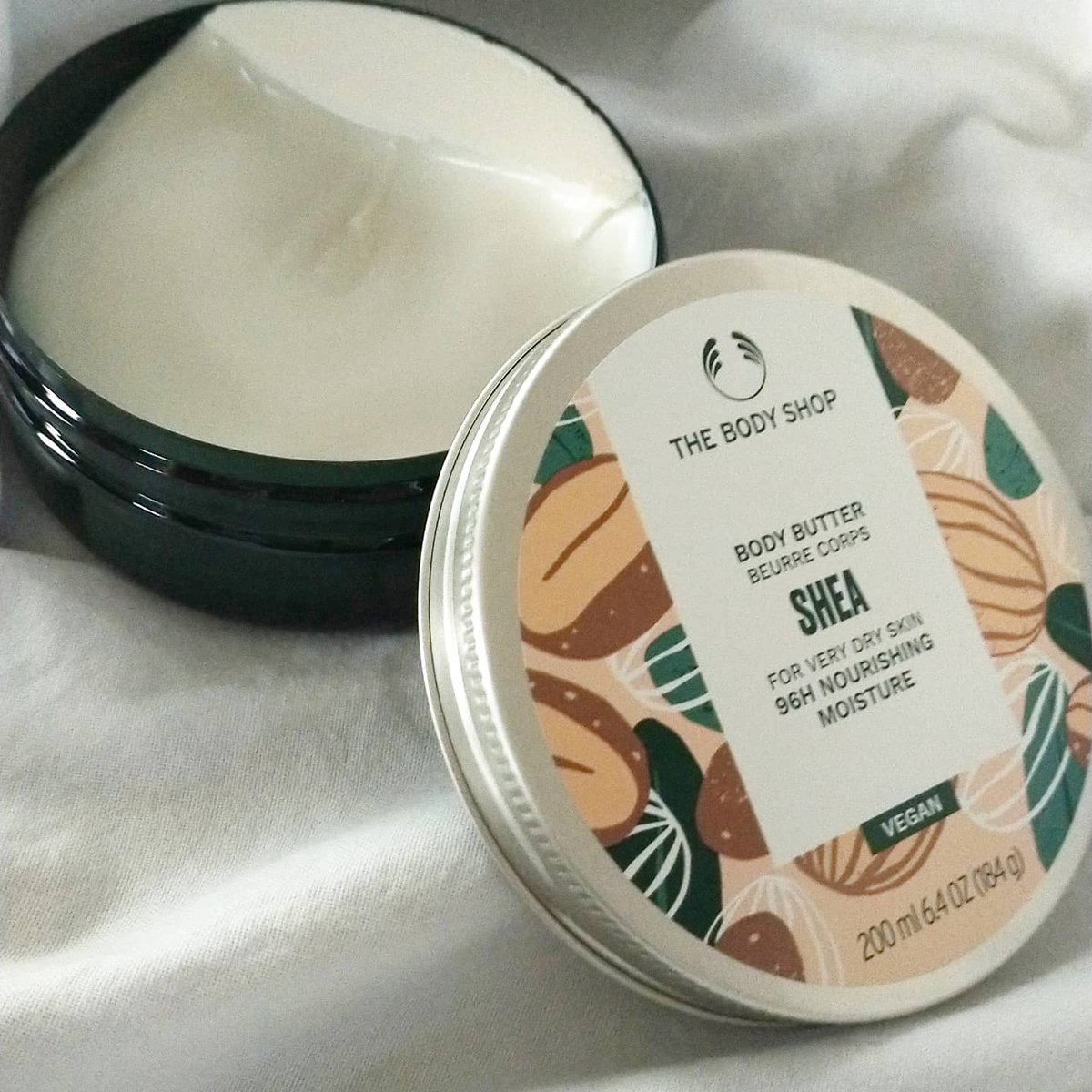 コスメ好きアラサー主婦 على تويتر とにかく乾燥が気になる秋冬におすすめのボディクリーム お肌がしっとりもっちりと乾燥知らずに 学生ぶりに使った やっぱり保湿力すごい ザボディショップ ボディバターシア