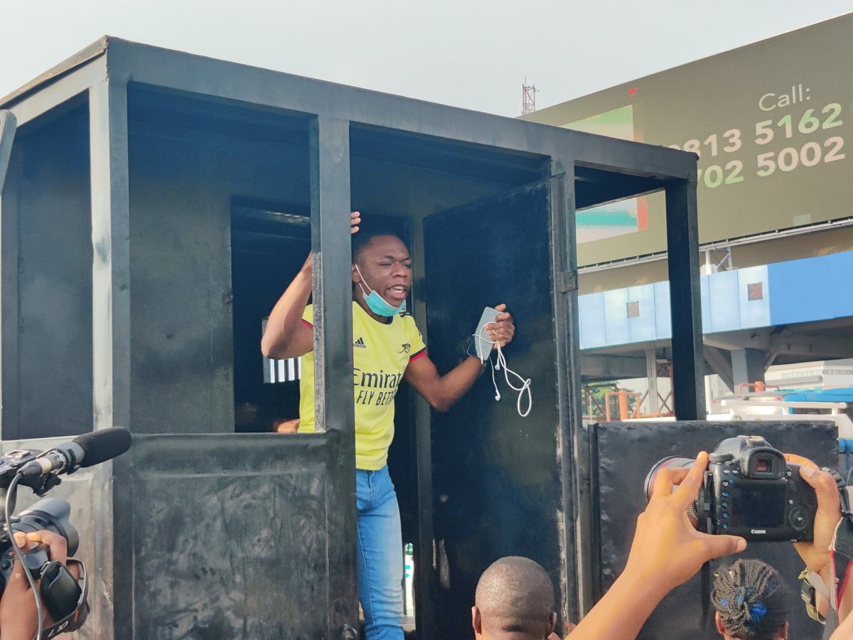 PulseNigeria247's tweet photo. BREAKING: An #EndSARS protester, Okechukwu Peter, has been arrested at the Lekki Toll Gate for protesting. His phone was also seized.

"Remember those that were killed," he said.

#EndSARSMemorial https://t.co/PWjToqA50C