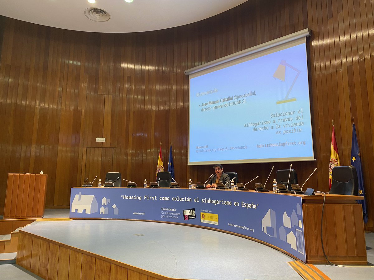 💬“El sinhogarismo tiene solución y nuestro país tiene la obligación de ponerle fin en los próximos años.” @jmcaballol, director general de #HOGARSÍ 🏘️ en el Encuentro Internacional #HousingFirst como solución al #sinhogarimo

🔴 LIVE bit.ly/liveHF
 
#HábitatHF