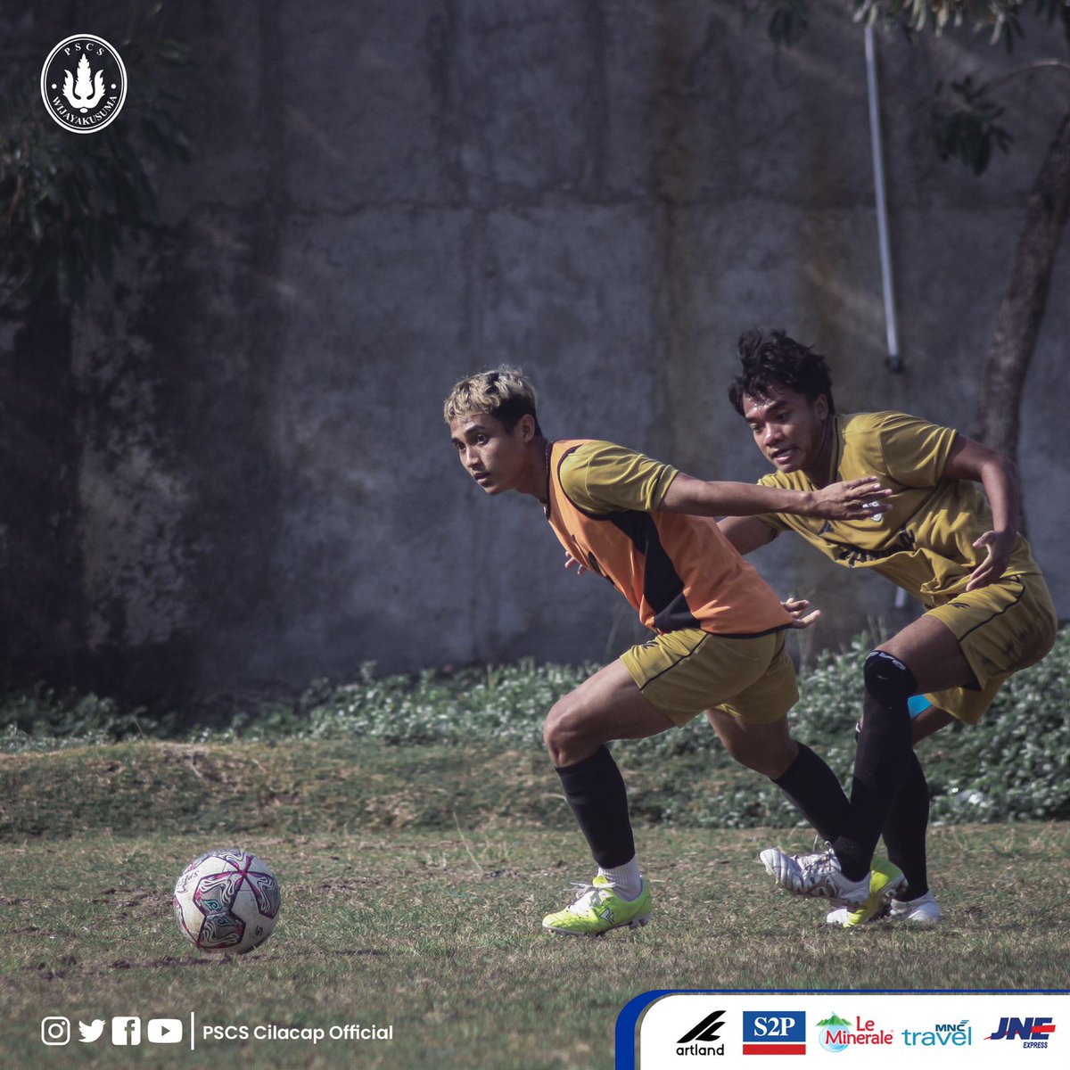 pscscilacap's tweet photo. 𝕋𝕣𝕒𝕚𝕟𝕚𝕟𝕘 𝕊𝕖𝕤𝕤𝕚𝕠𝕟

Jangan pernah lelah untuk terus berlatih demi sebuah kebanggan 💙🦈

#pscscilacap 
#hiuselatan https://t.co/NRweM4AsyY