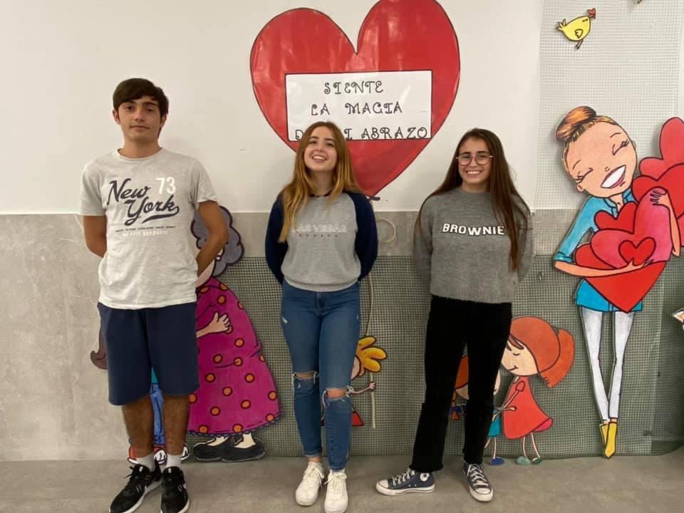 🎓#premios #extraordinarios de primaria y secundaria del curso 2020-21.<a href="/GVAeducacio/">GVA Educació</a> los premia por sus buenas notas. ¡Enhorabuena!
PRIMARIA: M. Loreto Coronado, Arnau García, Álvaro Pallardó.
SECUNDARIA: Javier Aguilar, Marta Castelló y Dalia Ruíz.
#SoyDeLaPurísimaTorrent