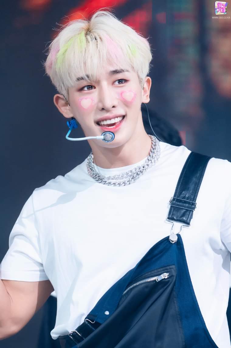 jose_monbebe's tweet photo. Wonho es la persona mรกs hermosa de este mundo, el solo hizo un vlive de madrugada en Corea porque extraรฑaba a Wenee,
Wonho Best boy#WONHO #wonhobestboy #wonhoteamo #wonhocute #wonhowenee #wonhoblue #wonhopretty #wonhobigheart #wonhobemylove #wonhobestsoloist #wonhobunny https://t.co/7ZMo3kC60A