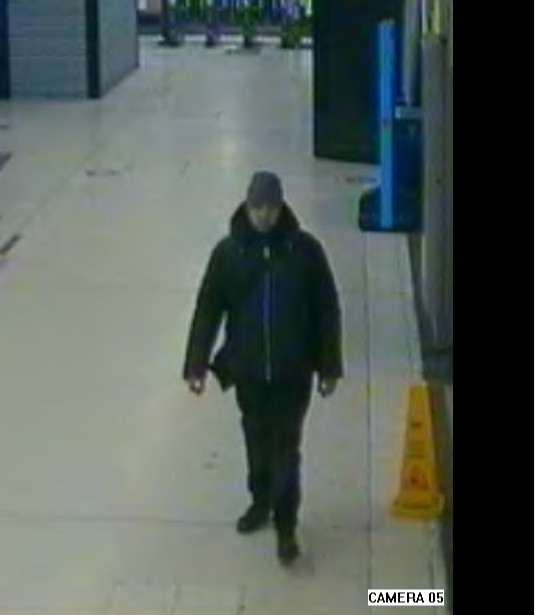 #Share | #Appeal

In January a woman was attacked, and then a male was seen exposing himself, in the Vauxhall area. The same may have occurred in March.

Police would like to speak with the male pictured.  

Call 101 or #Crimestoppers on 0800 555 111
Ref: 1201218/21 
#ASC