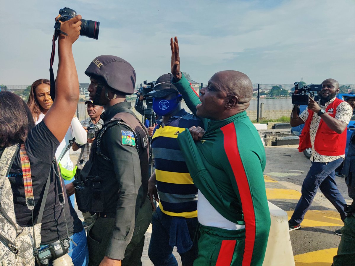 PulseNigeria247's tweet image. BREAKING: A second #EndSARSMemorial protester has been arrested at the Lekki Toll Gate.

"The Police have not learnt their lesson," he said before his arrest.