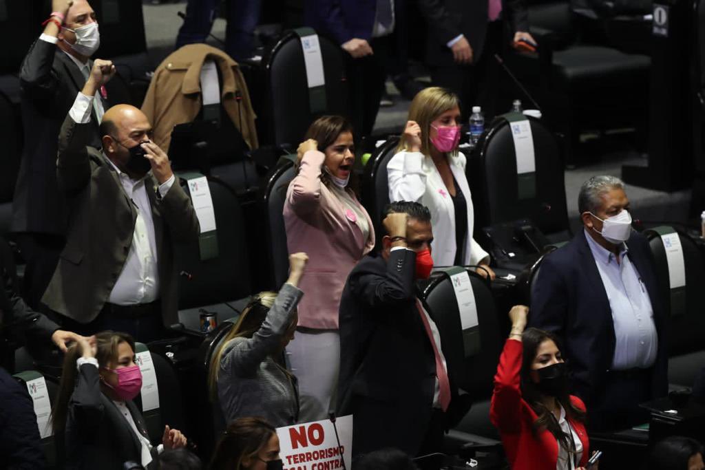 Morena, escucha: ¡el pueblo bueno y sabio, exige menos gobierno y más sociedad civil!

Seguimos en el debate y no nos vamos a rendir.