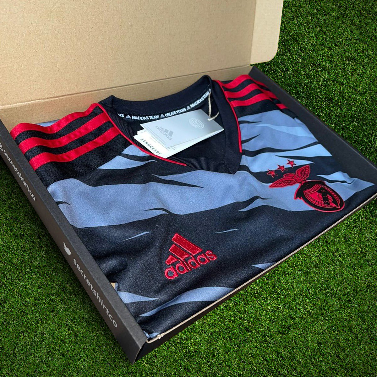 secretshirtco's tweet photo. If Chelsea beat Malmo tonight we’ll giveaway a https://t.co/0dDyzv85B2 box 📦

To enter 👇

🔄 Retweet this tweet
🤝 Follow us

Good luck! https://t.co/Uq9kfEXKOK