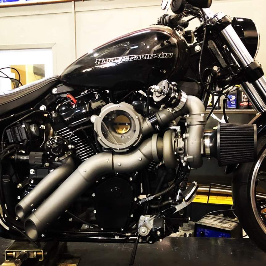 CMcAddiction's tweet photo. 💯🔥#CMPTurbo on a #HarleyDavidsonBreakout. 206Hp &amp; 181Tq on pump fuel. #CMP is our choice in #Turbo Systems as Quality, Custom &amp; Unique with endless possible variations available to make a system to your own style.

"Total Badassery"
#CustomMotorcycleAddiction #CMcAddiction https://t.co/Red9chmdrw