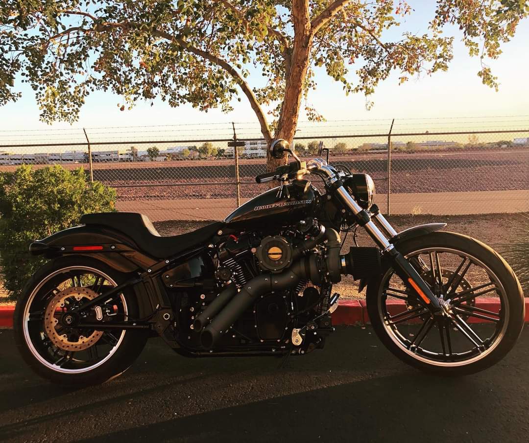 CMcAddiction's tweet photo. 💯🔥#CMPTurbo on a #HarleyDavidsonBreakout. 206Hp &amp; 181Tq on pump fuel. #CMP is our choice in #Turbo Systems as Quality, Custom &amp; Unique with endless possible variations available to make a system to your own style.

"Total Badassery"
#CustomMotorcycleAddiction #CMcAddiction https://t.co/Red9chmdrw