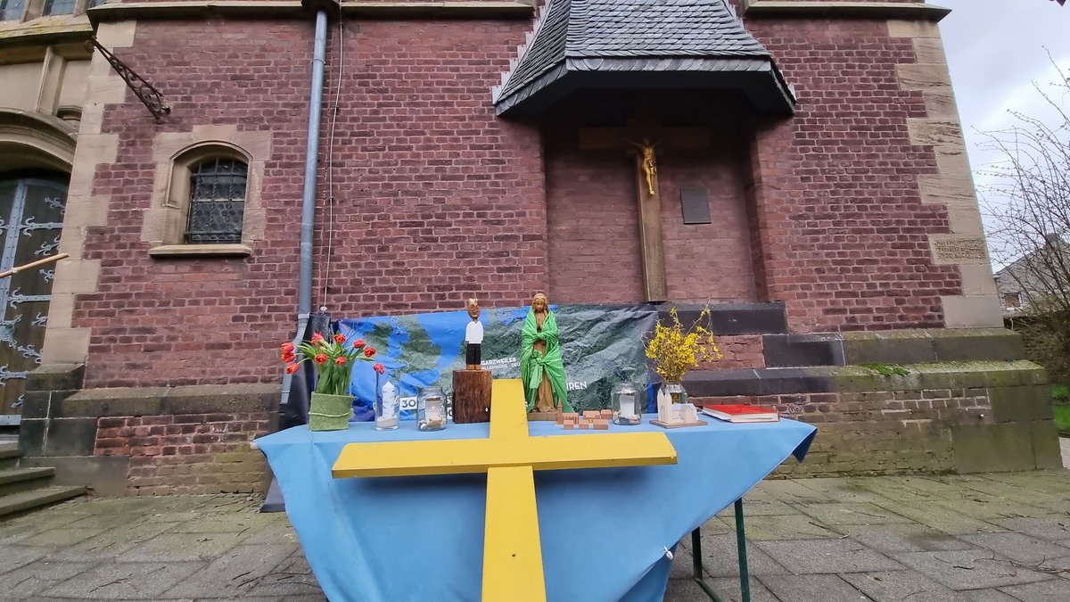 Am Samstag um 15 Uhr feiert <a href="/Kirche_an_Kante/">KirchenImDorfLassen</a> in Lützerath den nächsten Gottesdienst an der Kante.

„Dein Wille geschehe“

Doch was ist der „Wille Gottes“? Und wessen Wille zählt tatsächlich in dieser Welt? Diesen Fragen gehen wir gemeinsam nach.

#Luetzerathbleibt #ZADRheinland