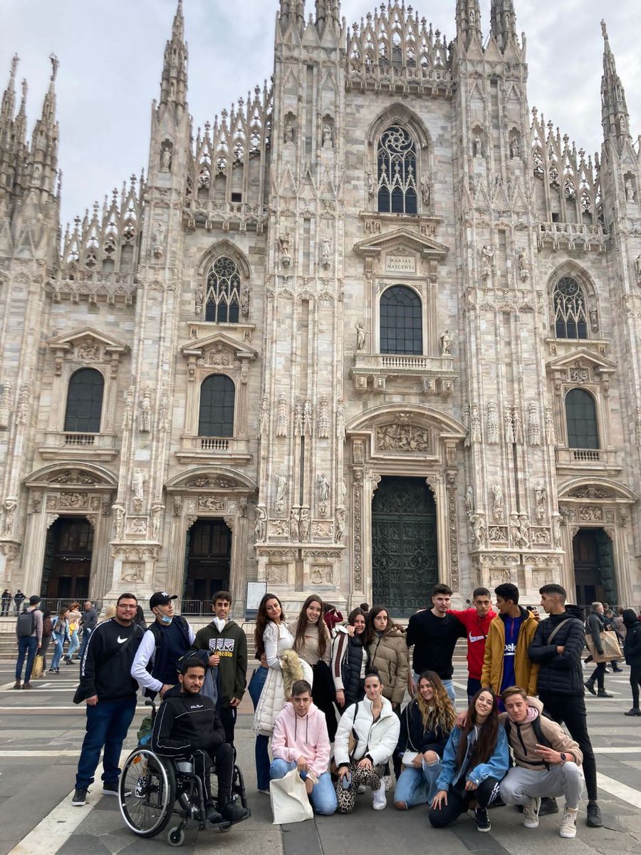 iTecBcn's tweet photo. ✈️🌍 Ens arriben fotos dels nostres Erasmus!! Avui, des de Milano 🇮🇹
#Erasmus #ErasmusITB #ITB https://t.co/Zcmndd4Zli