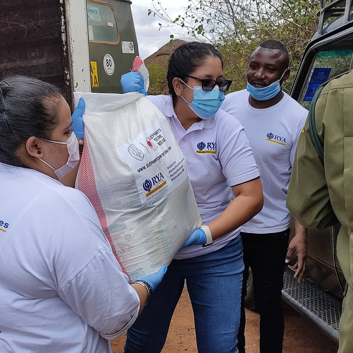 RamgarhiaYouth's tweet photo. Happy Mashujaa Day!
We celebrate our heroes - volunteers,local community coordinators,Team Members and our Donors.
@SikhPA
@Khalsa_Aid
@KenyaRedCross
@ElephantCoop
#sevawithoutboundaries
#sikhsinkenya
#kalasingha https://t.co/Lc57dUu5mp