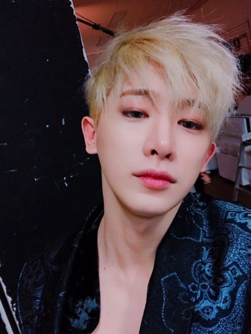 jose_monbebe's tweet photo. Wonho rubio se ve tan guapo 😍#WONHO #wonhobestboy #wonhoteamo #wonhocute #wonhowenee #wonhoblue #wonhopretty #wonhobigheart #wonhobemylove #wonhobestsoloist #wonhobunny https://t.co/1PYx6eQDXi