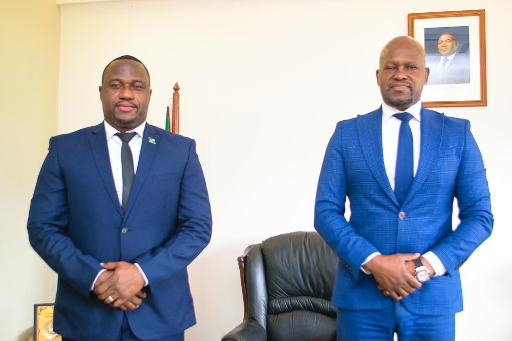 Foi um prazer partilhar ideias com o Cônsul Honorário da República da Namíbia, Jorge Ribeiro. Muitas iniciativas para aproximar e integrar cada vez a SADC foram discutidas.

#GM