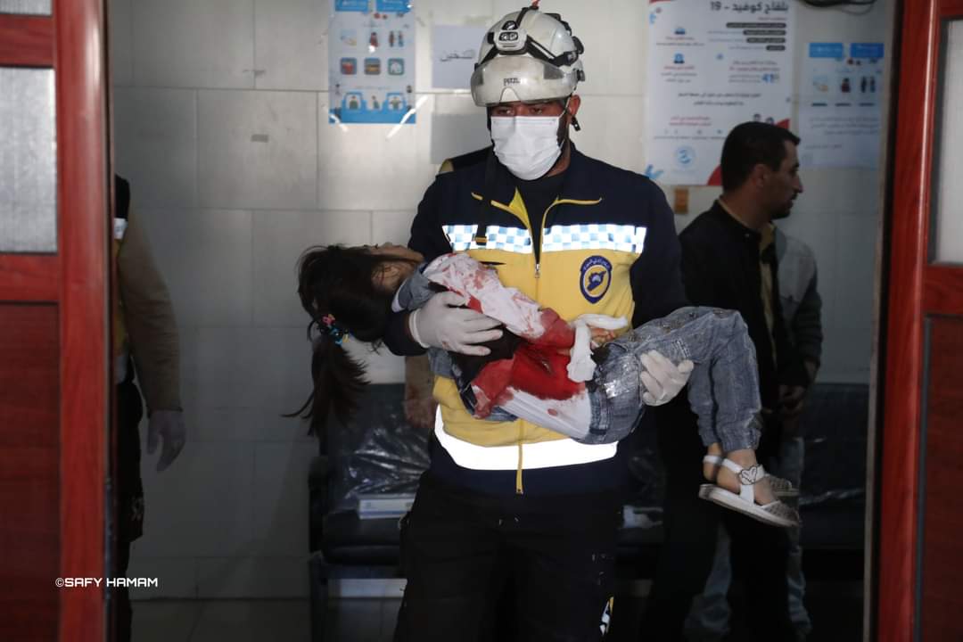 مجزرة كبيرة في أريحا ، عشرة شهداء وأربعين جريح كحصيلة أولية لقصف مدفعي للمجرمين وسط السوق الشعبي 

مشاهد الضحايا قاتلة، معظمهم من الأطفال ذاهبون لمدارسهم..