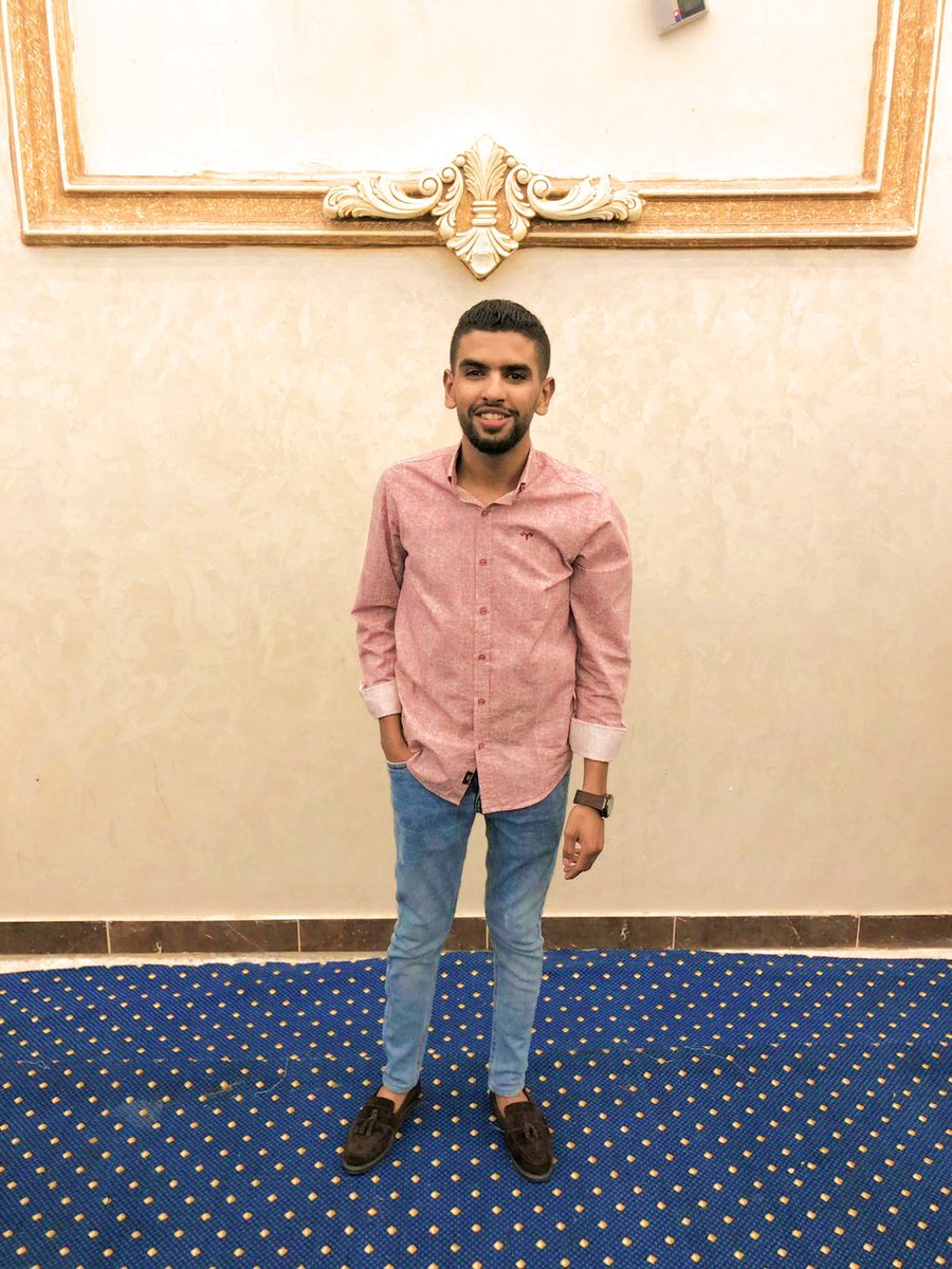 معظمنا يكافح في هذه الحياة ليس حُبّاً فيها.. وإنّما حُبّاً فيمن نُحبُّهُم".❤️