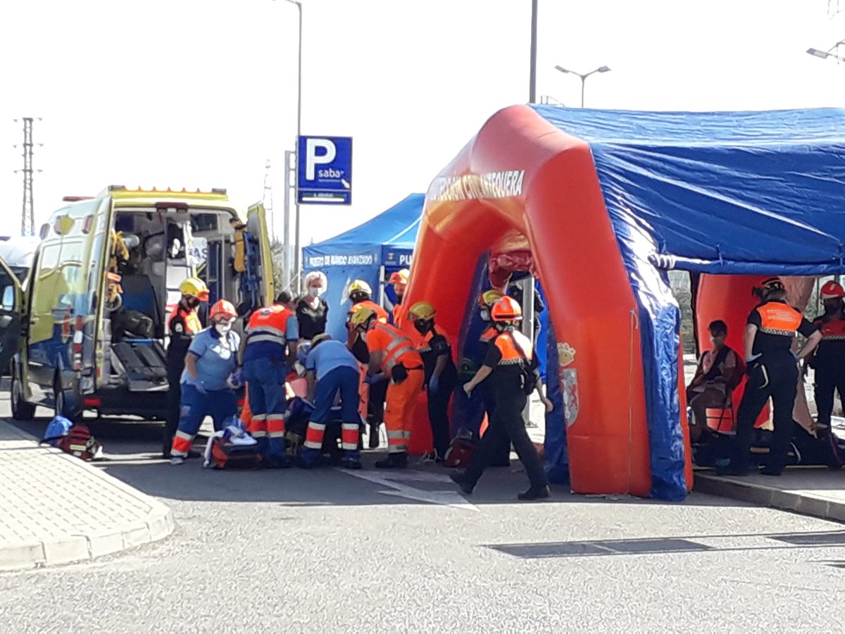 IColegiales's tweet photo. Nuestro alumnado del Grado Medio en Cuidados Auxiliares de Enfermería colaboró ayer con el simulacro de gran terremoto en Antequera, nuestros futuros sanitarios ayudaron como figurantes y pudieron vivir desde dentro esta experiencia.👏👏👏 https://t.co/5tKQ28Tsp2