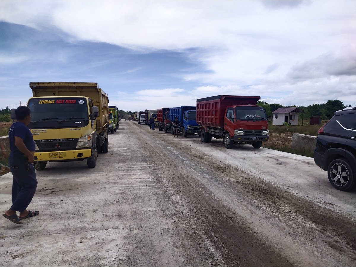 Sesuatu yang ingin di capai itu memang harus di perjuangkan. Tidak akan ada orang yang ujuk-ujuk datang yang akan memberi mu. 
Selamat berjuang kawan