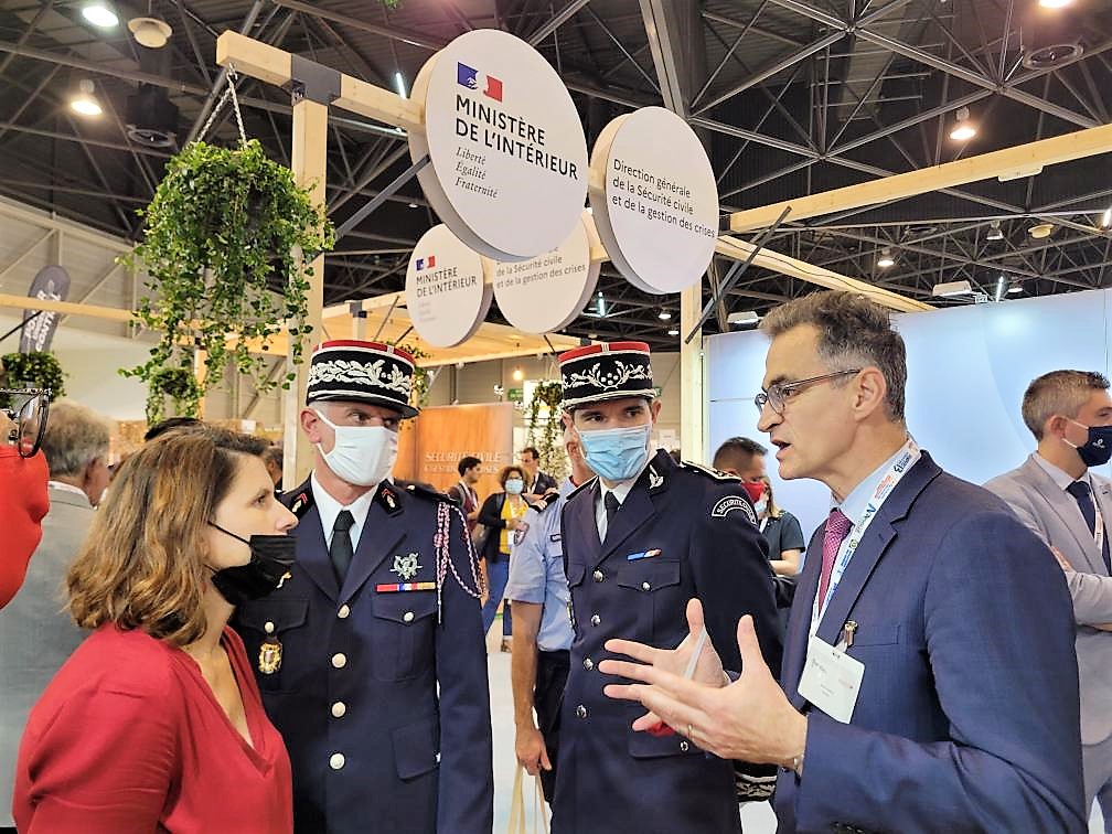 ANSC_Fr's tweet photo. C’est avec un immense plaisir que les équipes de l’ANSC ont pu présenter #NexSIS18_112 aux acteurs de la sécurité civile pendant le #CNSPF2021. 
 
Nous tenons à remercier l’ensemble des congressistes pour leur présence et leur visite sur le stand NexSIS ! 
 
À l’année prochaine🙂 https://t.co/TVWrw9om5e