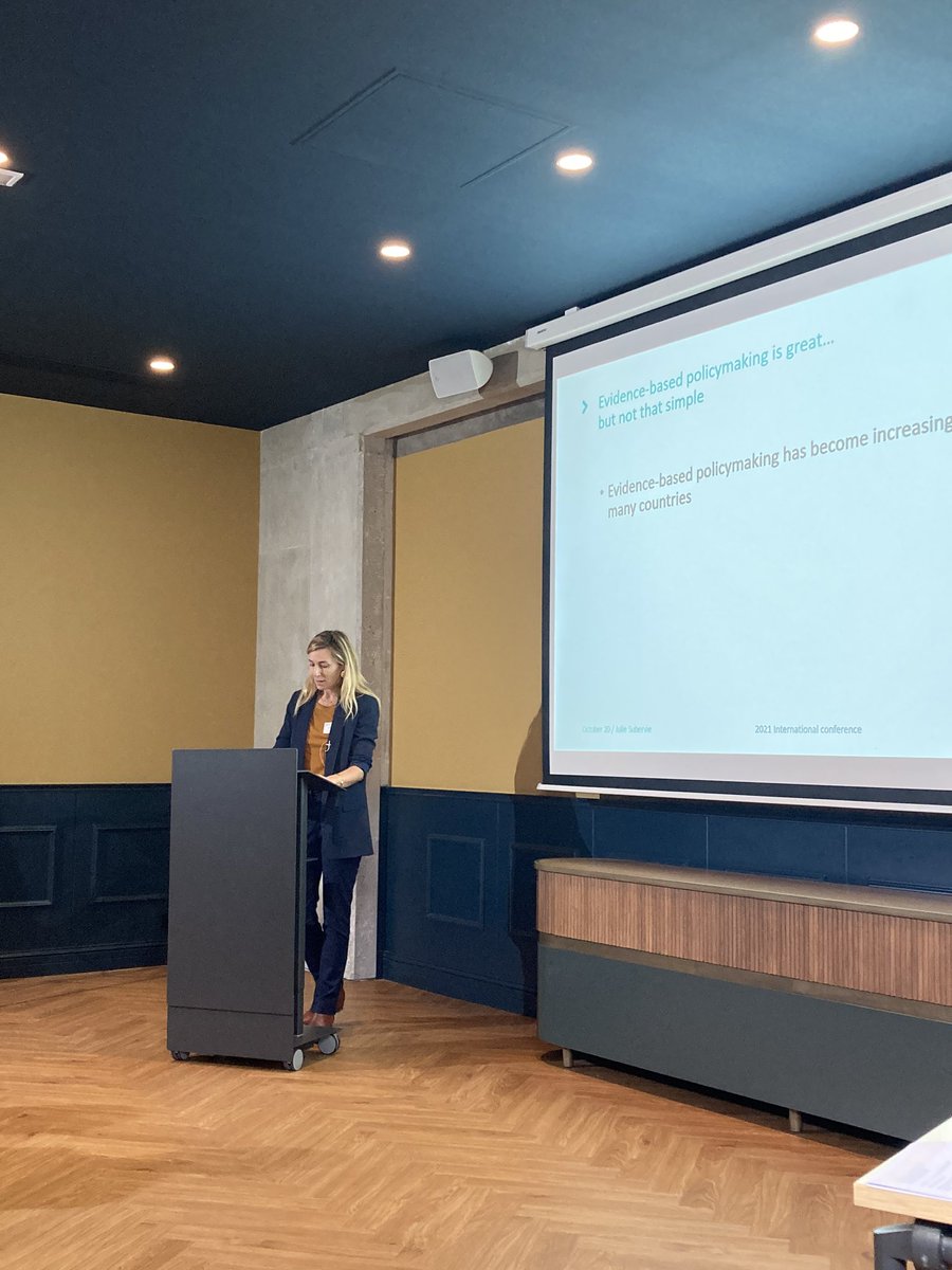 PPR_CPA's tweet photo. [EVENT] 🇫🇷 C’est le jour-J pour notre conférence internationale « Social sciences for pesticide policies ». Pour lancer l’événement, Florence Jacquet et Julie Subervie nous présentent le contexte et le programme des trois prochaines sessions. ⬇️ https://t.co/Y8py9ddZmq