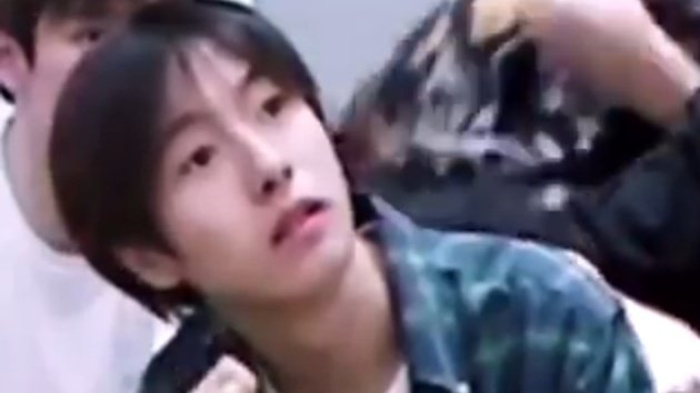 renjunsfluffy's tweet photo. i'd be lying if i say that i don't have a crush on 18 years old huang renjun https://t.co/T94A1VMuWw