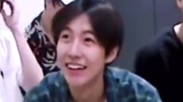 renjunsfluffy's tweet photo. i'd be lying if i say that i don't have a crush on 18 years old huang renjun https://t.co/T94A1VMuWw