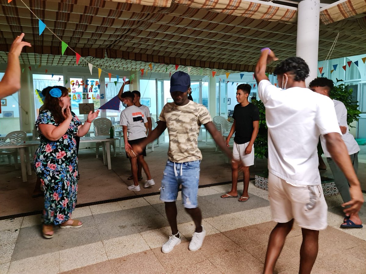 AFVicenciana's tweet image. Hoy tenemos un mundo un poco más justo y más igual para todos y todas ⚖️ 

Felices 😊 en el #CentroAcogidaMiguelMañara🏠 por la reforma del #reglamentodeextranjería 
que permitirá la #inclusion de muchos #jovenesmigrantes tutelados abandonados y excluidos hasta ahora #afavi💪