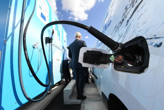 Montagnecorreze's tweet photo. Trois projets pour permettre à la Corrèze de prendre le tournant de l'hydrogène vert. #correze #hydrogène #Energie 
https://t.co/t0PhakrazP https://t.co/pt4OVfTpBo