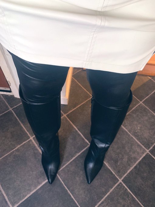 Today is a boots and leggings kinda day #sissybooty https://t.co/kBDOuKcjzm<a href="/tag/sissybooty"class="tags">#sissybooty</a>