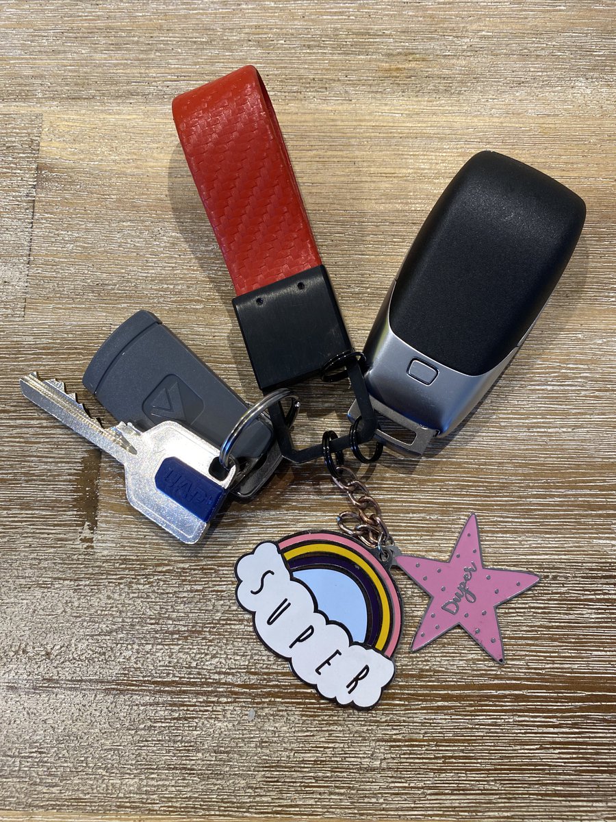 aalakx's tweet photo. You get a metal key chain which makes noise like an anklet as a gift, but you still carry it everywhere, wipe it from time to time, love it and use it with glee 😍
Whats your keychain and the story?
#KeyChainTwitter https://t.co/gCScApj2WH