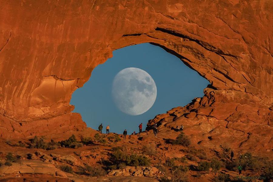 LMPositif's tweet photo. 🇺🇸 Magnifique photo prise par le photographe Zach Cooley dans le Parc National des Arches, situé près de la ville de Moab dans l'Utah ! 📸 ❤ https://t.co/g7y8wirShi