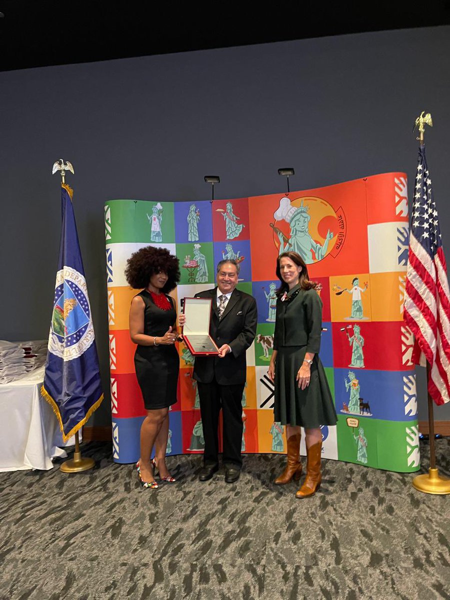 AlMayaGroup's tweet photo. Mr. Kamal Vachani, Group Director &amp; Partner #AlMayaGroup was presented a ‘Friends of the Office of Agricultural Affairs’ as certification of participation and valuable contribution to U.S. #Food &amp; #Agriculture, by Valerie Rae Brown, Regional Agricultural Counselor for the 🇺🇸 https://t.co/raJBO5wAFT