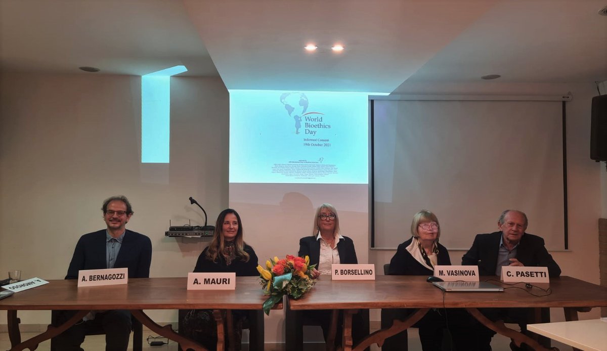 5000genomi's tweet photo. Ieri era la Giornata Mondiale della #Bioetica! Il Prof. Antonio Amoroso, membro del comitato scientifico di #5000genomi, ha partecipato da remoto a un #webinar a tema "Consenso informato", organizzato ad #Aosta dal Centro Europeo di Bioetica con esperti del settore!📝
#WBDay https://t.co/D5pN6fURns