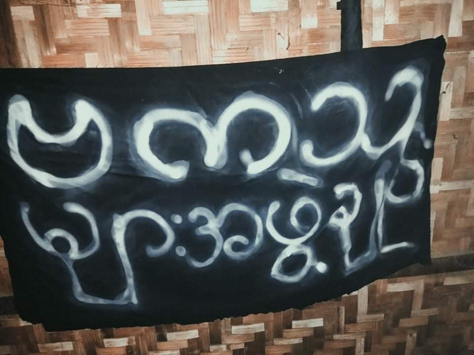 kyawsint222's tweet photo. Students'Union in #Mandalay staged their anti-coup demonstration despite the obstacles.
#CandleStrike 
#Oct20Coup
#WhatsHappeningInMyanmar https://t.co/2zAUL5bnxC