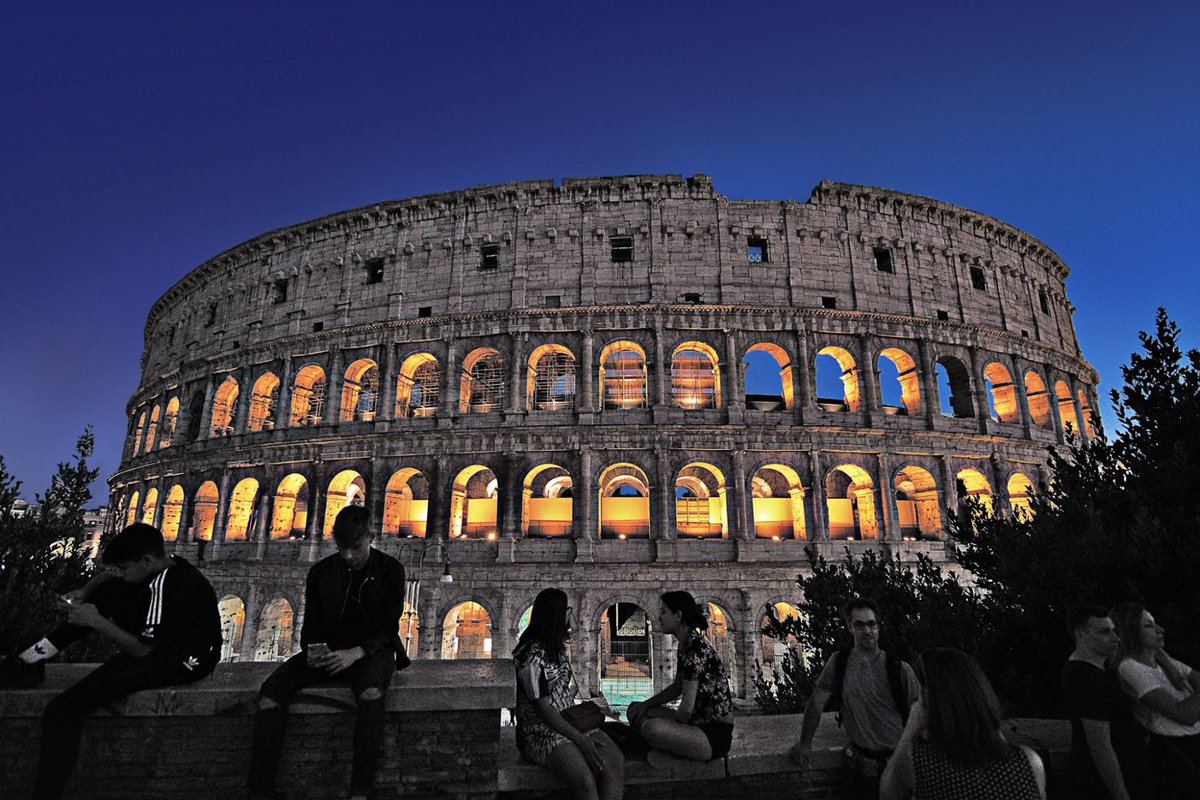 romaforu's tweet photo. " Devo confessare che provo un senso di fastidio quando qualcuno dice, aspettandosi la mia generosa conferma, che Roma è una bella città. É la cosa più banale che si possa sentire su Roma. Che cosa vuol dire bella?  #aforismi #citazioni #frasicelebri

https://t.co/8OHTsfw84m https://t.co/8r9jFwJeK8
