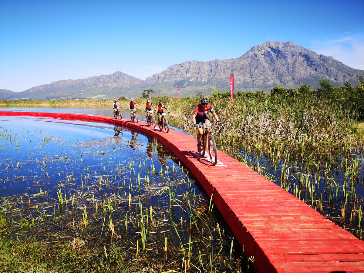Elite women fly over the <a href="/ThirstiW/">THIRSTI WATER</a> floating bridge <a href="/CapeEpic/">capeepic</a>
