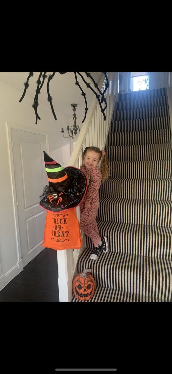 katet10's tweet photo. One excited girl 😆for jammie jog day @LinthaughN https://t.co/0DJHFkrKvN
