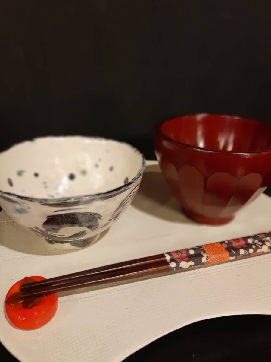 TOUSYOUGAMA1's tweet photo. 【円　丸刷毛】シリーズ🍚🥢
これからのシーズンにぴったりの
茶碗や丼のシリーズです。

白生地に手描きの丸刷毛が
和陶器らしい仕上がりになりました❣️
とっても軽いので女性やご年配の方にも
ご好評いただいております👍👍

#とうしょう窯　#器
#美濃焼　#和食器 https://t.co/W9vSYbX7nt