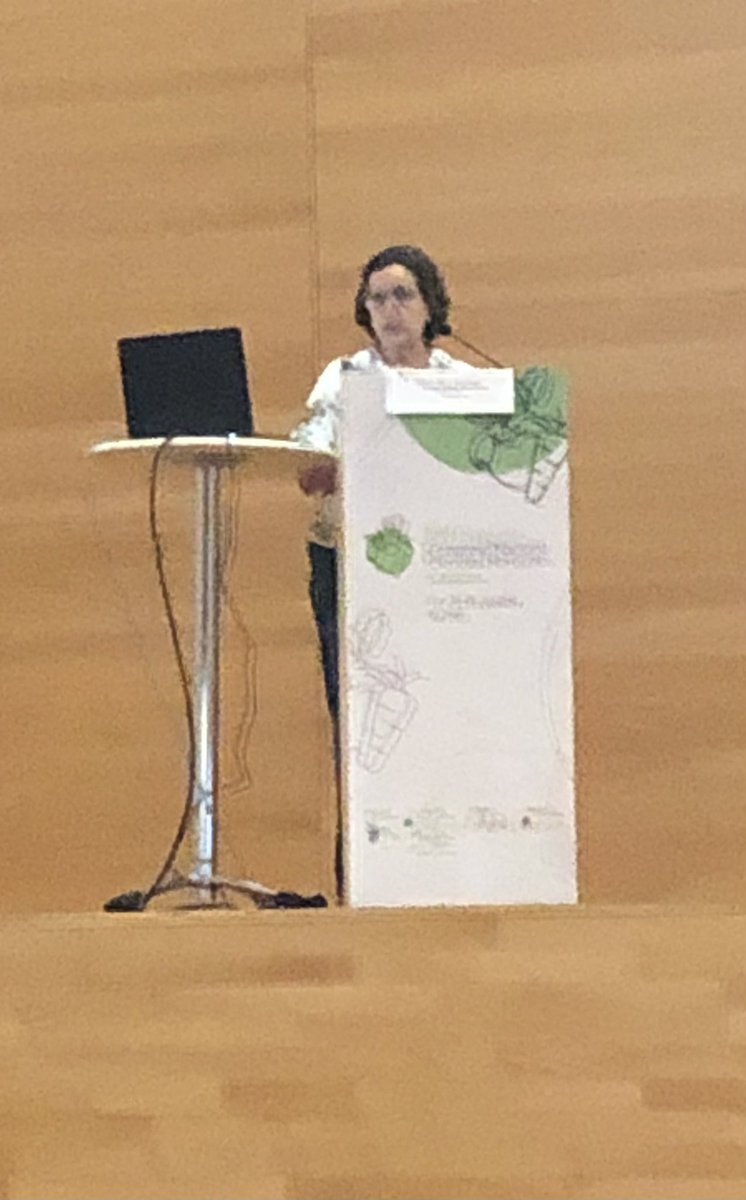IfapaOlivar's tweet photo. Nuestra compañera Milagros Saavedra está exponiendo el trabajo: Implantación y manejo de musgos para formar una cobertura vegetal, dentro del XVI Congreso Nacional de la @SECHorticolas. 
Estos ensayos están incluidos en nuestro proyecto. https://t.co/Xn7Xq1g6SR