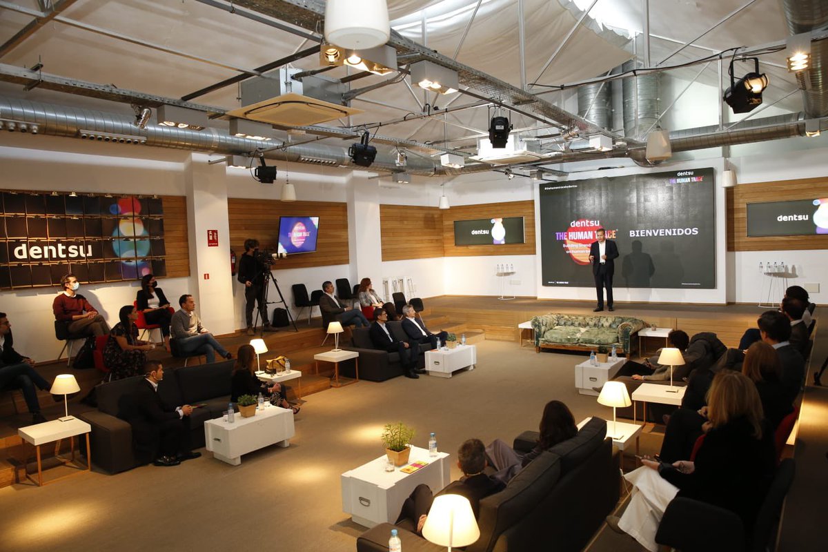dentsuESP's tweet photo. “Tenemos que conocer mucho mejor al consumidor. The Human Trace© es nuestra apuesta para hacer una industria más sostenible, más grande y más potente". Nuestro presidente Dentsu Media, @LopezFrancos nos da la bienvenida en esta edición de #thehumantracebydentsu https://t.co/Zm25lnLk4v